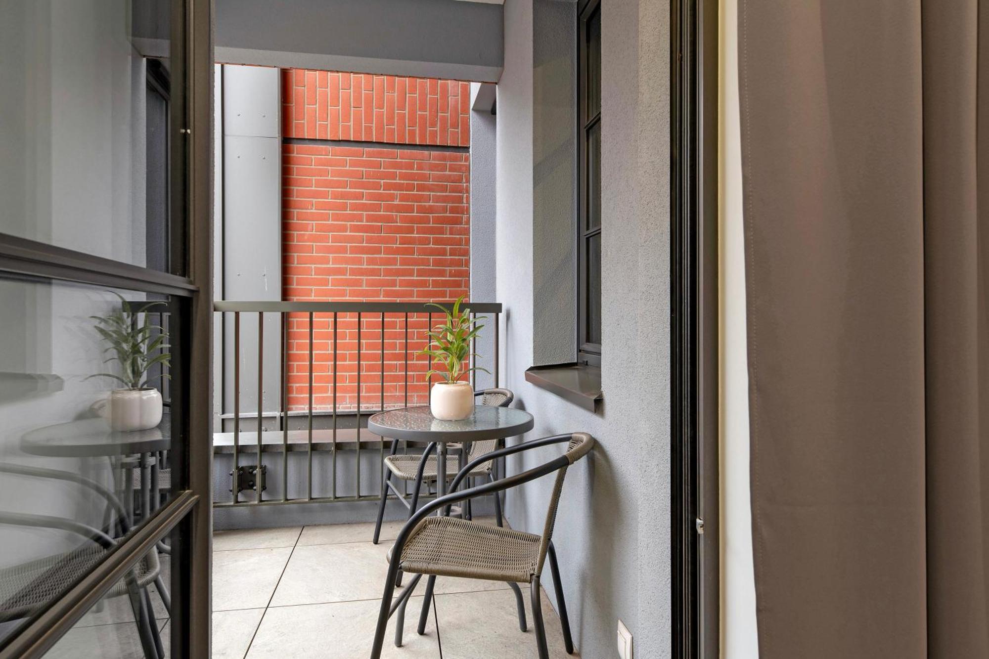 Doki Living & Foodhall By Downtown Apartments Gdansk Room photo