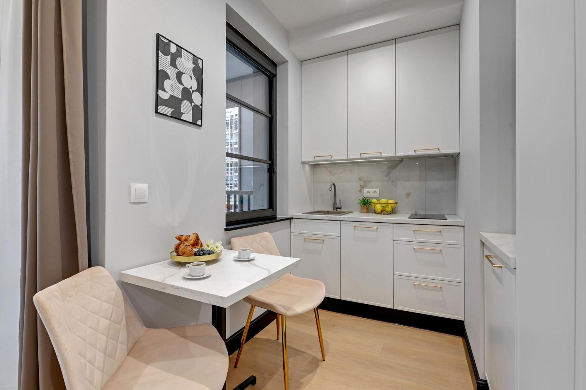 Doki Living & Foodhall By Downtown Apartments Gdansk Room photo