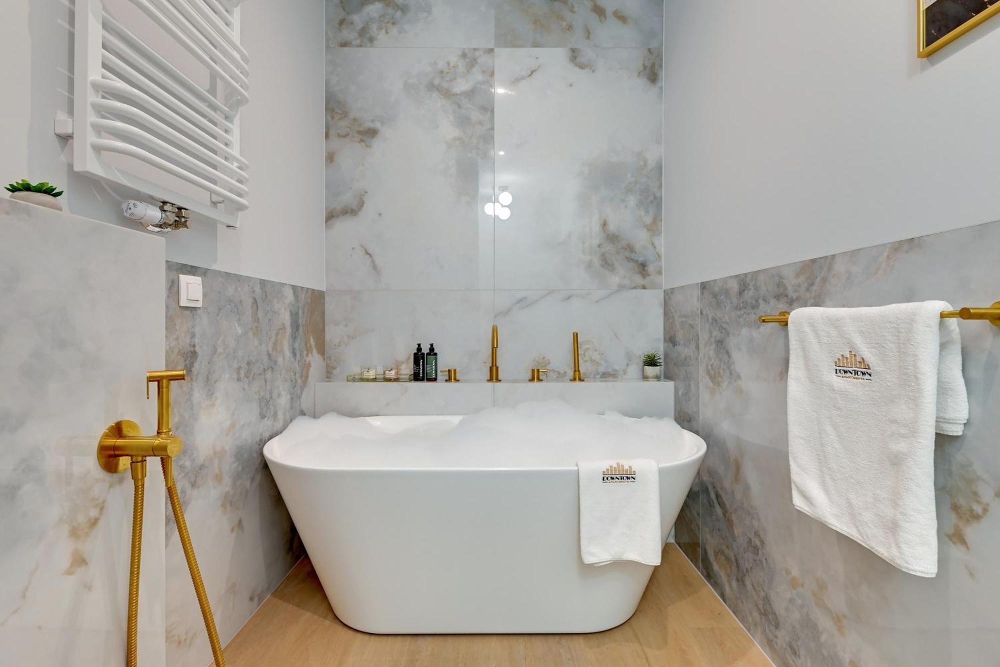 Doki Living & Foodhall By Downtown Apartments Gdansk Room photo
